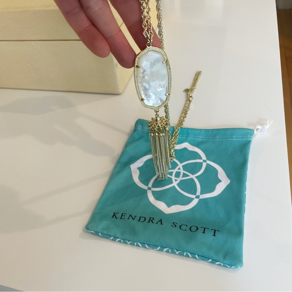 Kendra Scott Rayne Necklace in Ivory Pearl - Picture 3 of 10